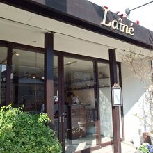 お店はガラス張なので店内はとても明るいです