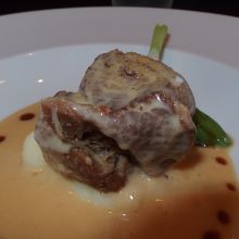 肉料理「柔らか仔牛のノルマンディー風クリーム仕立て」