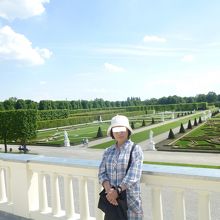 Kaskadeカスカーデ（人工の滝）の展望台から庭園を眺め