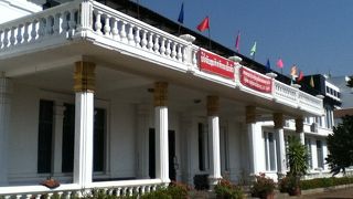 安宿街からアクセス便利な博物館