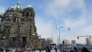 雪にうもれる大聖堂