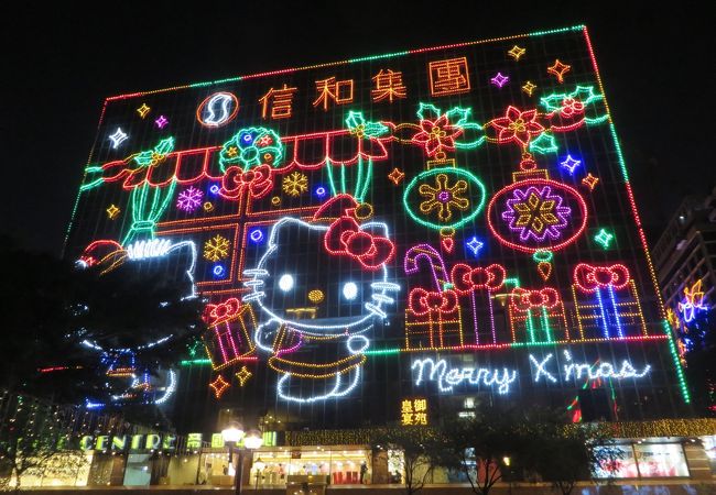 チムサチョイ・イーストのビルを彩るイルミネーション