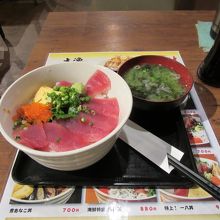 ランチのまぐろ丼