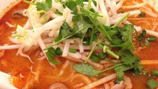 【ティーヌン】飯田橋ラムラ１Ｆのタイ屋台