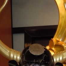 こんな兜も体験できます（有料）他の武将もあり、女の子は着物も
