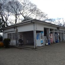 天守閣入口附近には休憩所があります