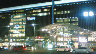 交通量が多い博多駅前から続く大動脈