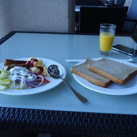 クラブルームの食事