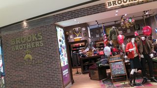 １F、BROOKS BROTHERS FLATIRON SHOP