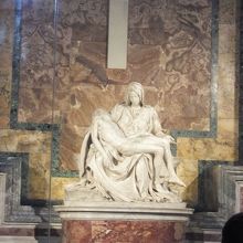 ちょっとガラスの写り込みがあります。