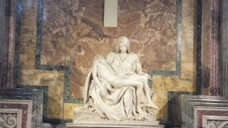 ライティングが見事で神々しさが際立っています。