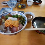 １６時まで営業しています。日本海丼がオススメ。