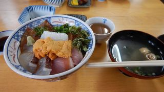 １６時まで営業しています。日本海丼がオススメ。