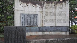 浅草寺の近くに建っています