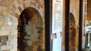 休憩もでき、大きな窯の内部にも入れる。