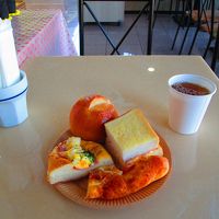 朝食のパンとドリンクです。