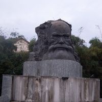 ファン・ボイ・チャウの巨大な顔像
