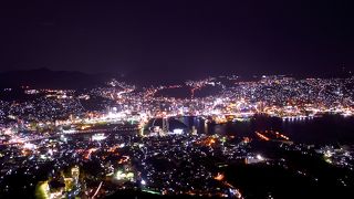 情緒のあるしっとりした夜景です。
