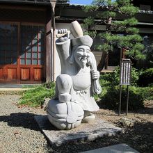 元気いっぱいの大黒様です