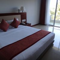 バルコニー付きでお部屋は広く、快適。