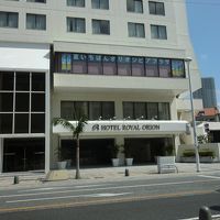 大通りに面したキレイなホテルです