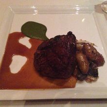 ステーキが非常においしい