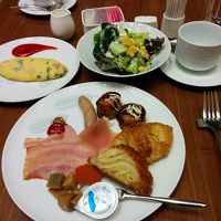 ラウンジでの朝食