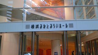 クイーンズスクエアの中にある市営のホール
