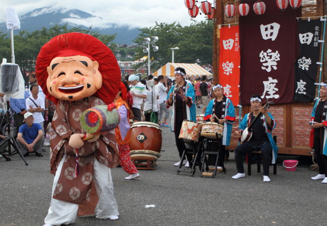 有名じゃないけど、屋台やイベントも有り楽しい花火大会