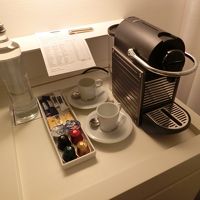 エスプレッソマシンのNespressoも部屋にある。