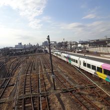 橋の上から武蔵境方面を見ると。