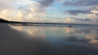 朝のビーチ散歩