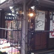 路地裏にある可愛いお店