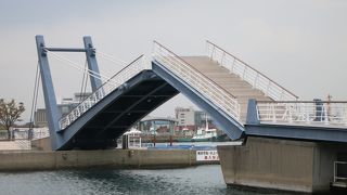 不均等な跳ね橋