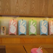 イートインスペースのディスプレイ、持ち帰り用の包装