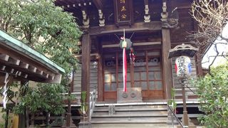 静かなこじんまりとしたお寺。