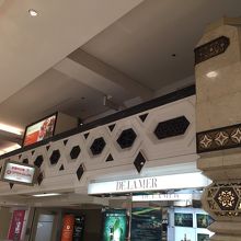 回廊風の中二階。