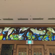 玄関裏のステンドグラス
