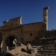 門の周辺のパノラマ。