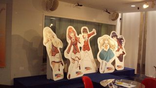 無料で閲覧でき、海外からのアニメファンで溢れてました。