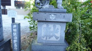 今戸神社の境内にあります