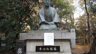 ここで２００人の俳人を集め万句興行した