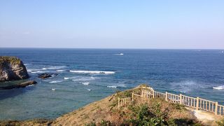 絶壁の上にある展望台