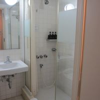 シャワールームとトイレ