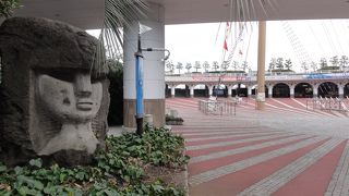 客船ターミナルに隣接しています