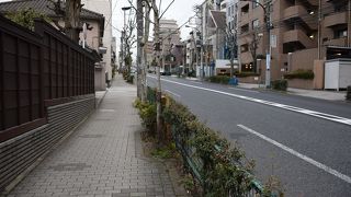 今は幹線道路に