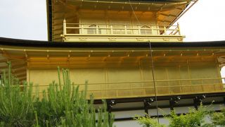 煌びやか、豪華絢爛、褒め言葉しか見つかりません。