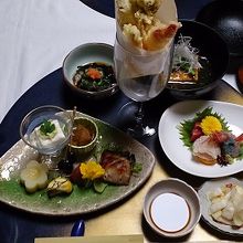 見た目にも美しい会席膳