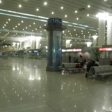 店舗前のベンチ