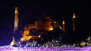 イスタンブールの歴史を物語る大聖堂（ギリシア正教の大本山からイスタンブール寺院に）